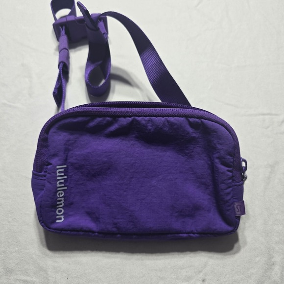 Lululemon 1L Everywhere Belt Bag Purple - Picture 1 of 6